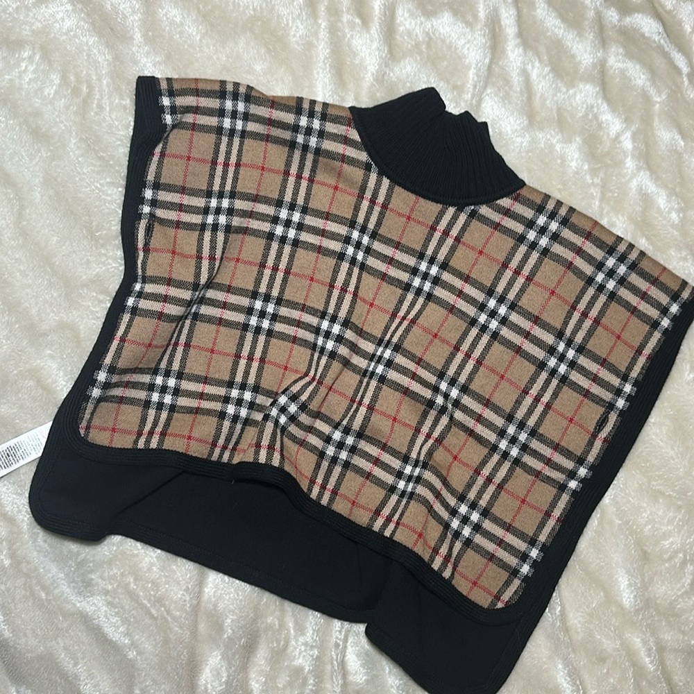 Burberry cape kids size M perfect for 5-8 year old girls fashion black